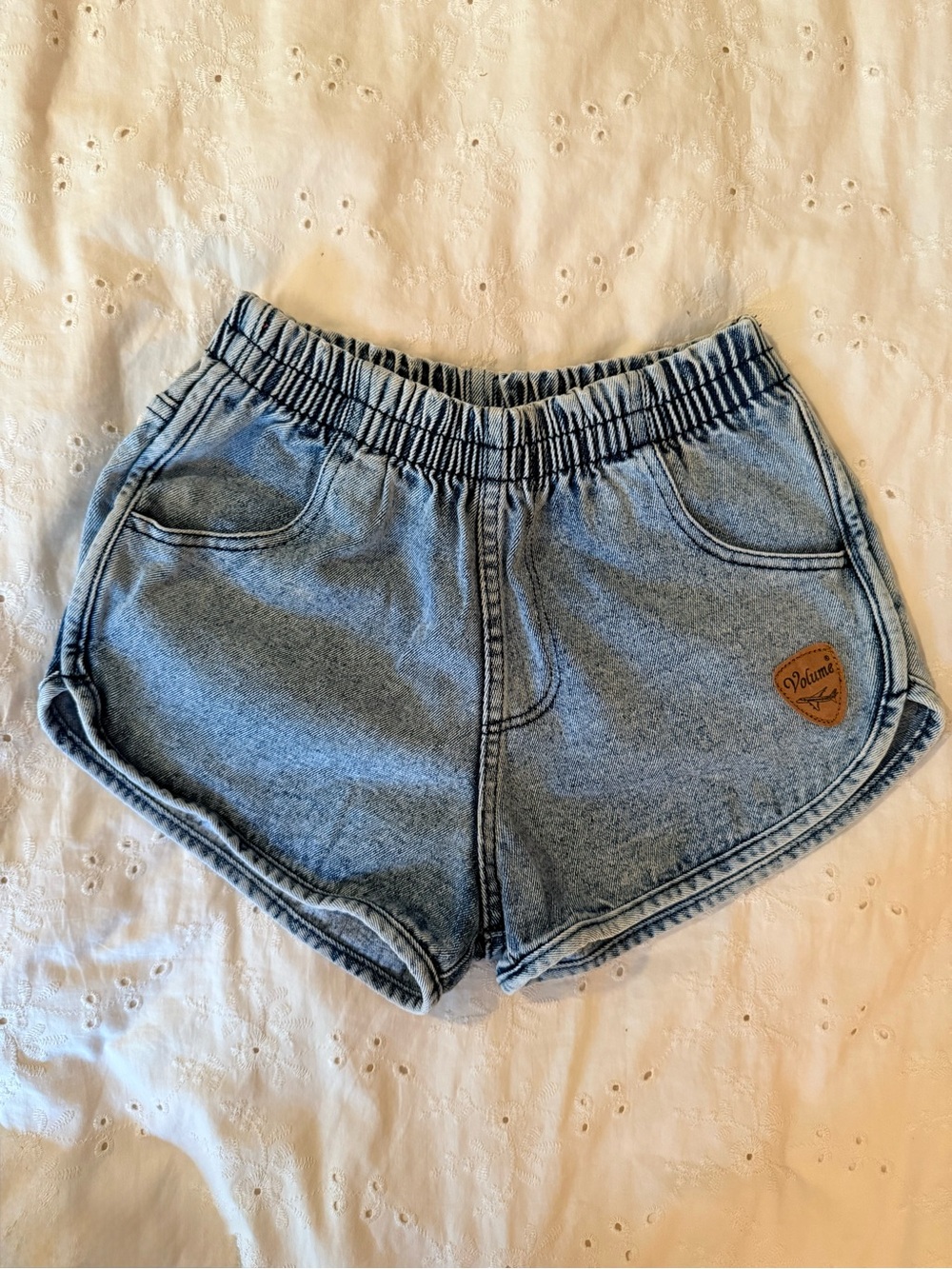 Light Wash Pull-On Denim Shorts – XS